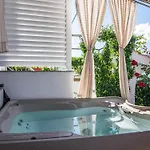 In Arbanija With Bubble Bath * 特罗吉尔
