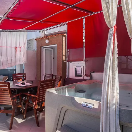 아파트 In Arbanija With Bubble Bath