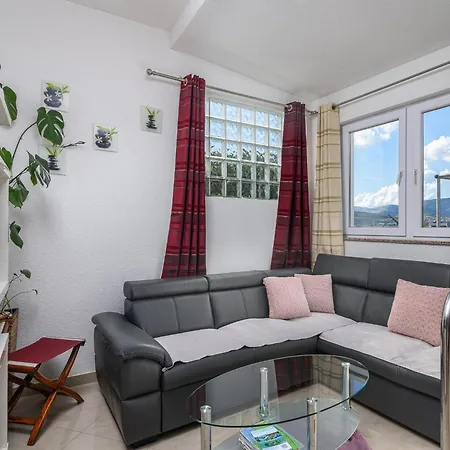 Appartamento In Arbanija With Bubble Bath Traù