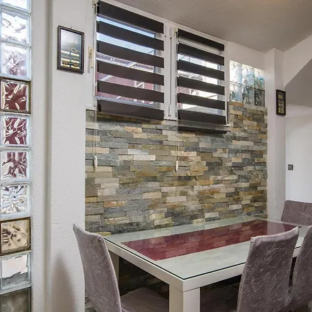 Appartamento In Arbanija With Bubble Bath Traù