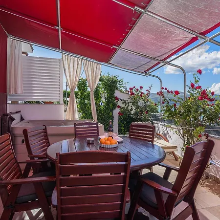 Appartamento In Arbanija With Bubble Bath